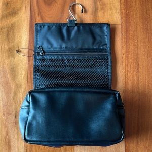 Dockers Black Hanging Toiletry Bag